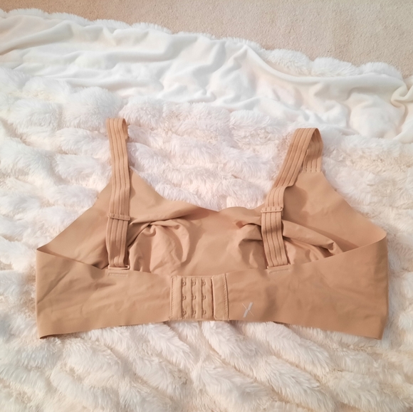 Knix V Neck Wide Strap Wireless Bra. Size 8 - Picture 3 of 7